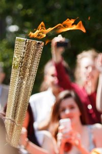 Lire la suite à propos de l’article Passage de la flamme olympique à Hasparren – Olinpiar suaren iragatea Hazparnen